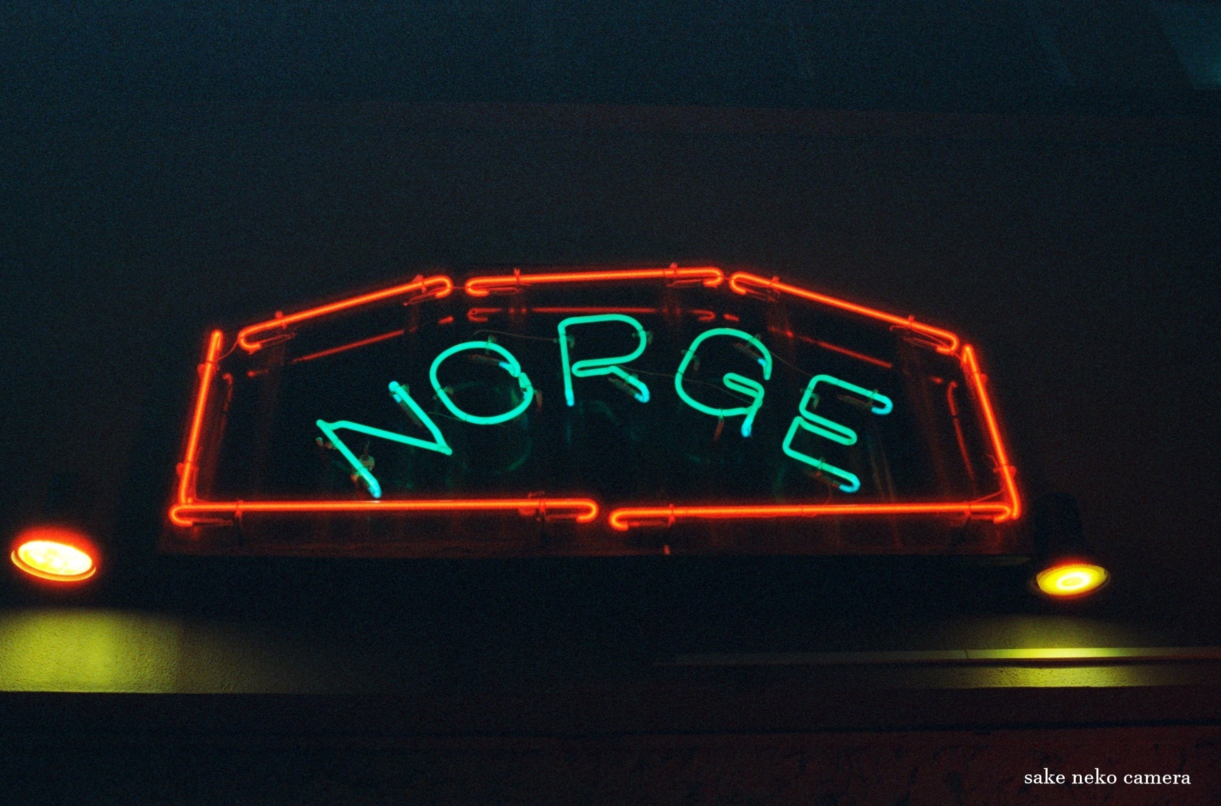 ネオン管に合うフィルム｜キハ2222