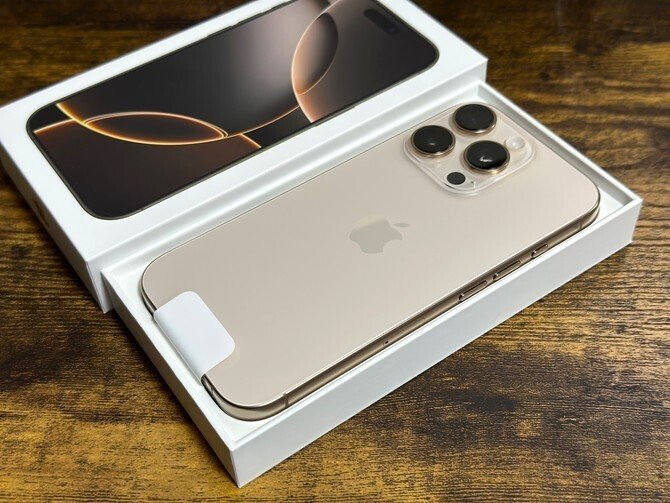 iPhone 16 Pro デザートチタニウム 128GB」がやってきた！開封の儀から