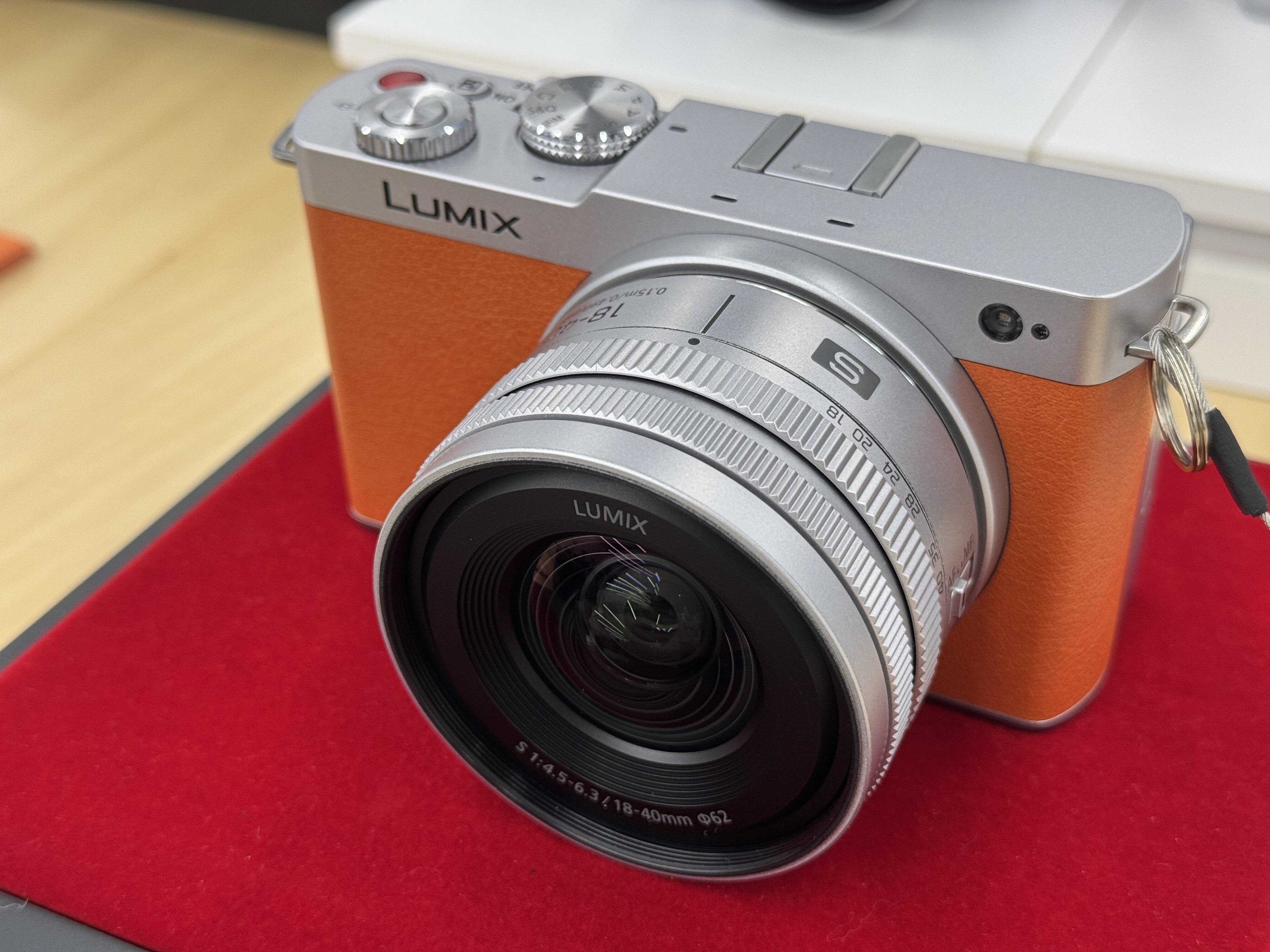 LUMIX S 18-40mm f4.5-6.3 を見に「LUMIX BASE」へ行ってきた！新色が