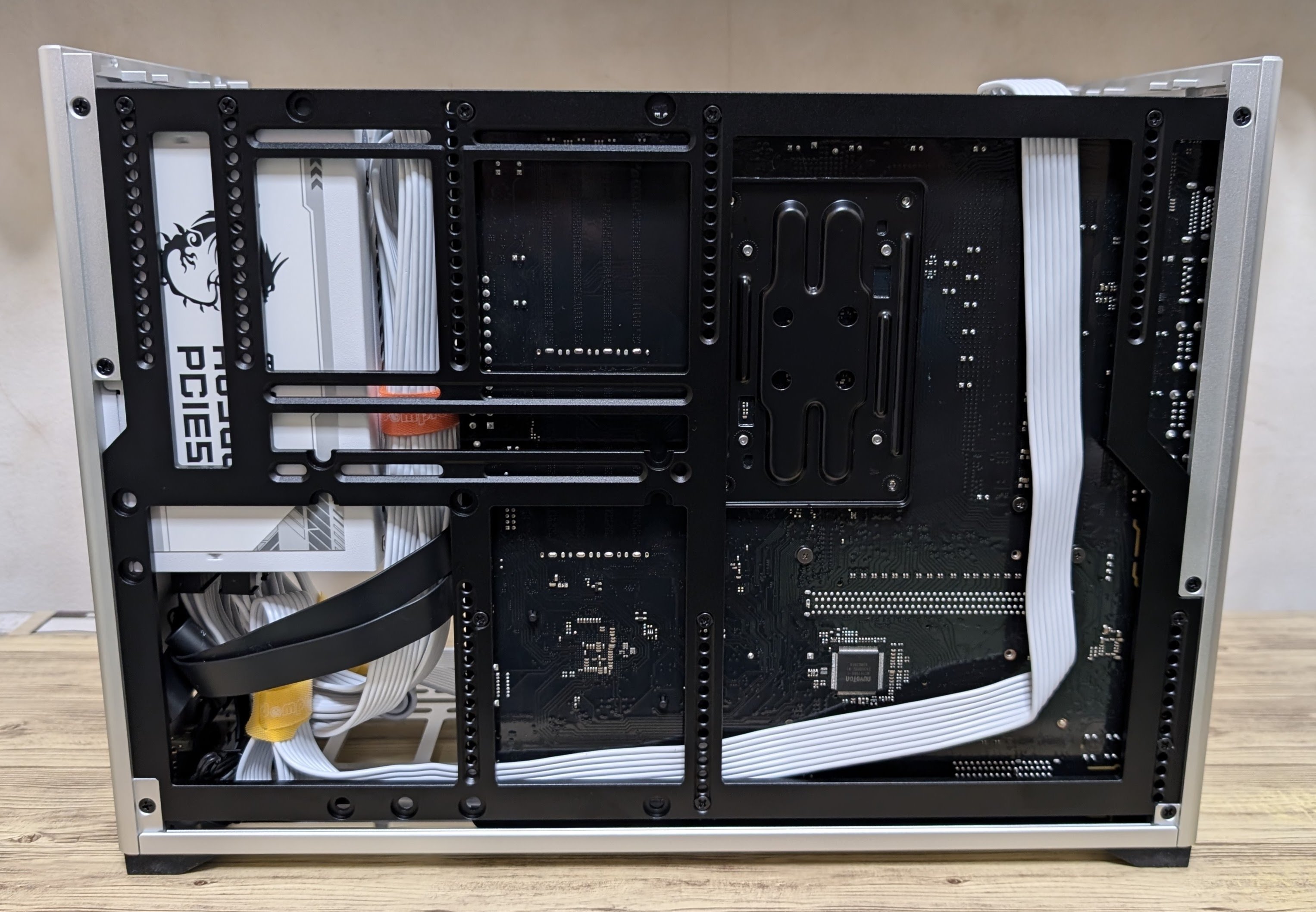 NCASE M2でPC組んだ(mATX+ATX電源+大きめグラボ)｜gonian