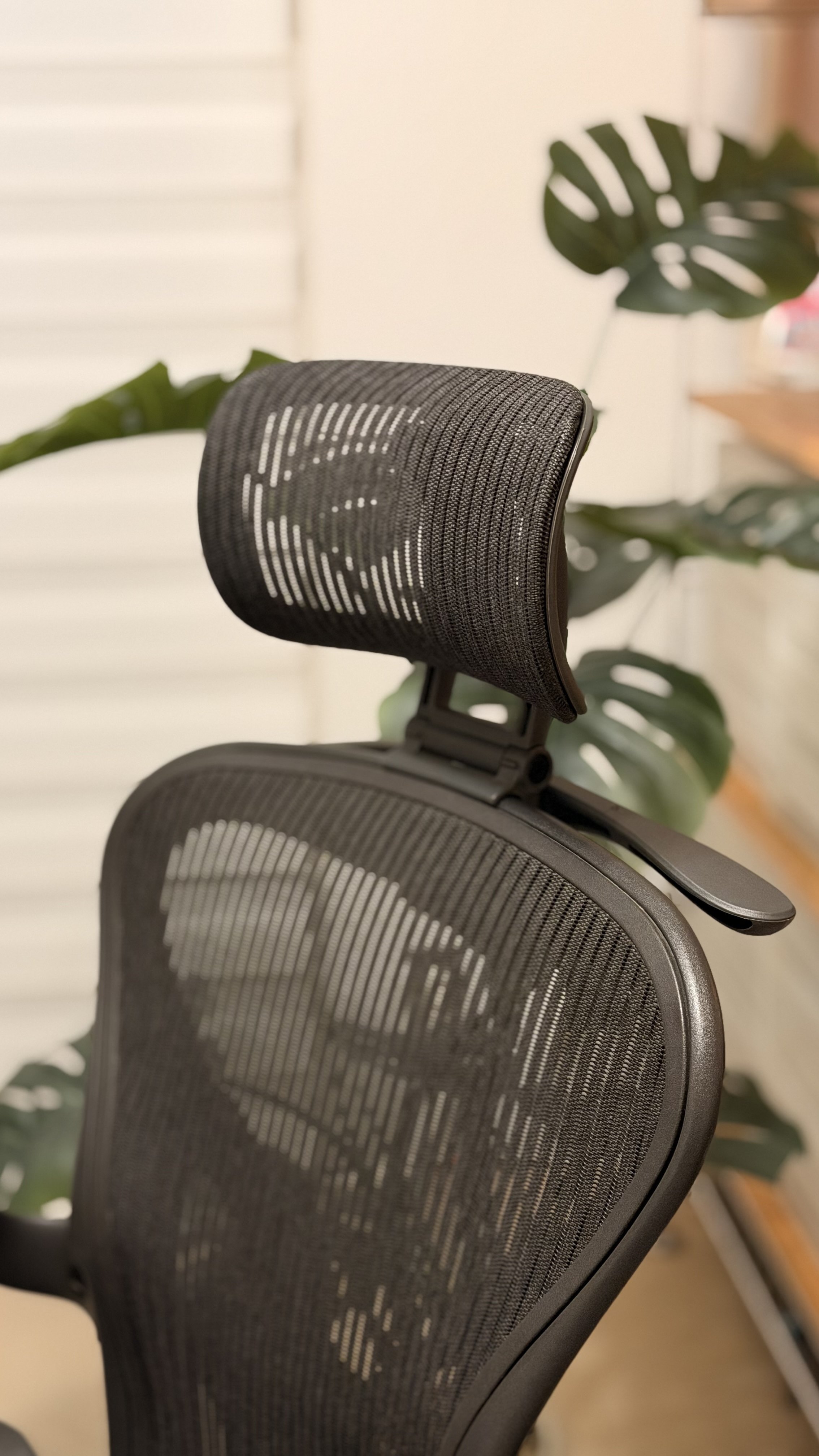 アーロンチェアにヘッドレストを後付けしてみたら快適すぎた件｜石井詠月私