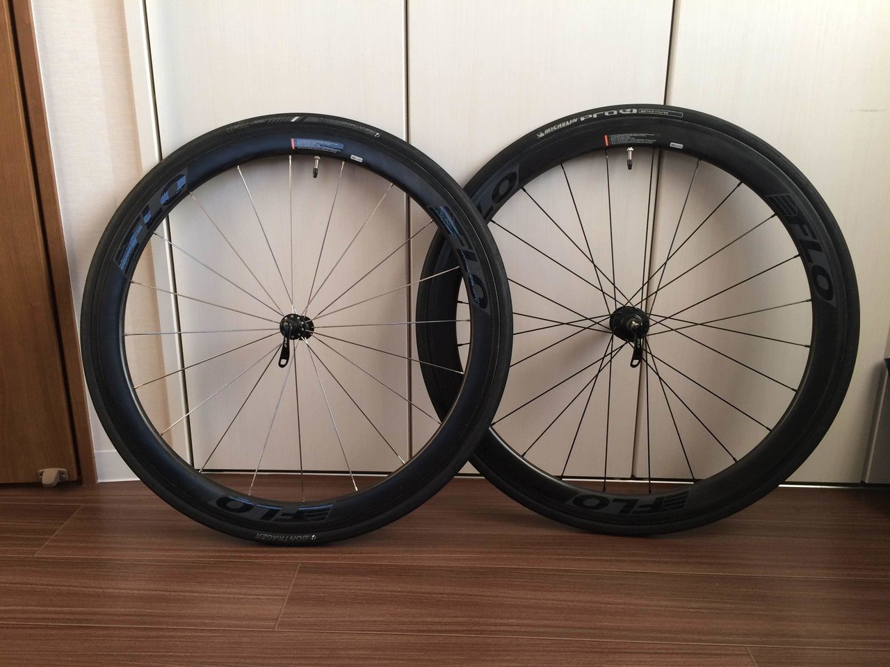 ロードバイク：FLO cycling カーボンディープリムホイールの