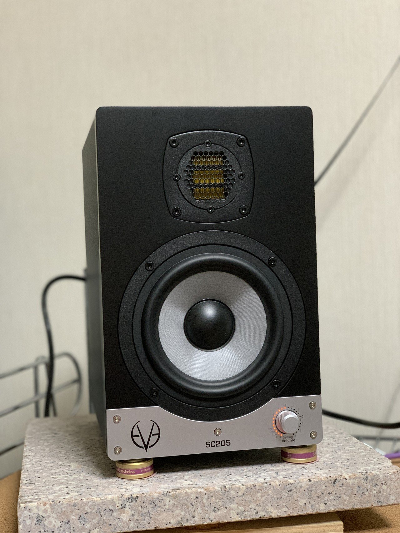 EVE Audio SC205 と Focal Shape50のお話｜くっしーEX