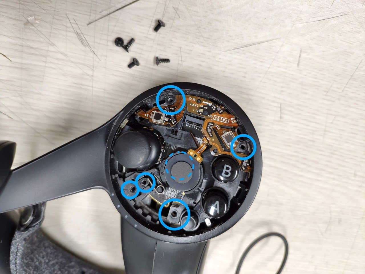 VALVE INDEXのコントローラーのジョイスティック交換方法｜てんてー