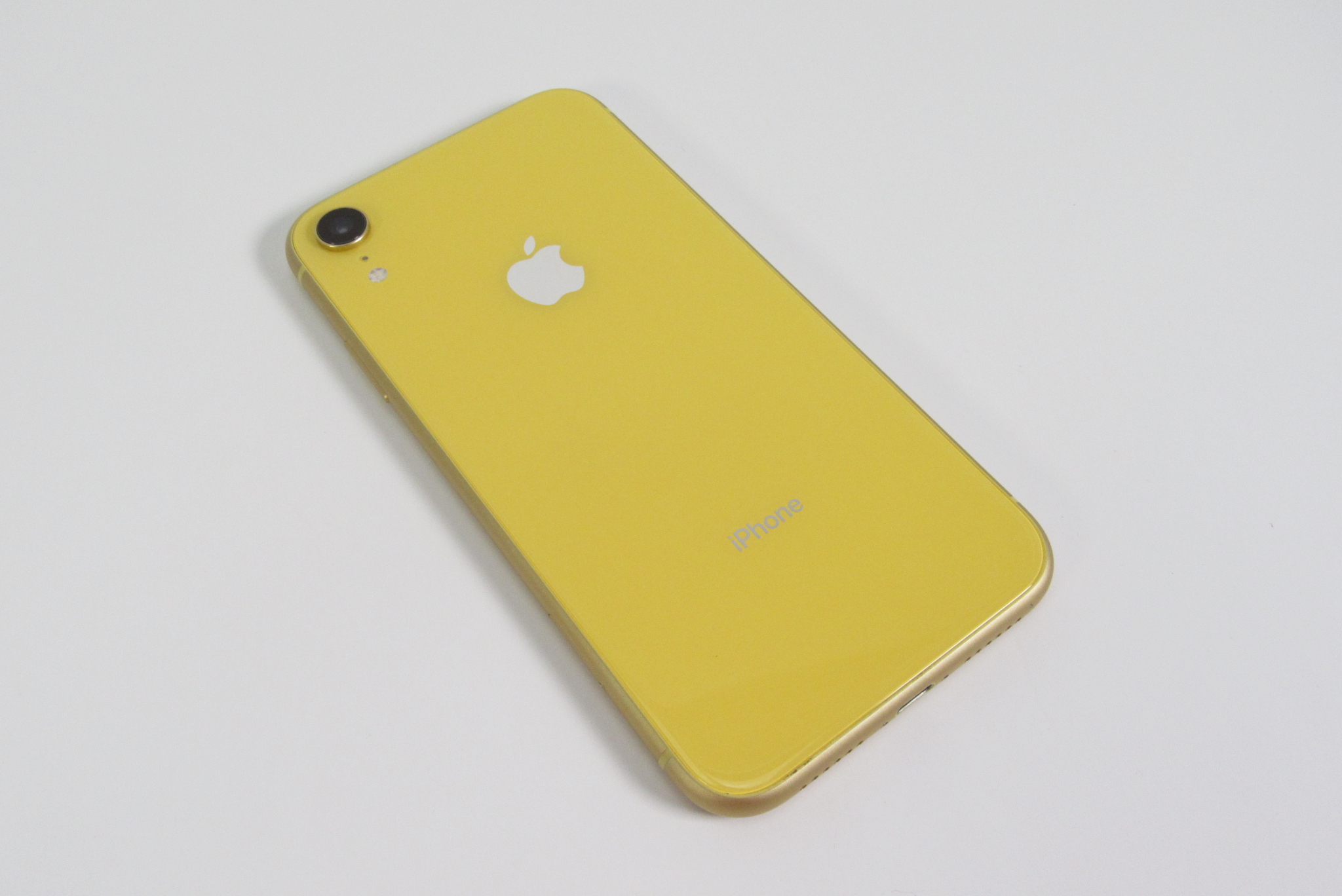 Apple iPhone XR NT332LL/A Unlocked 64GB 6.1'' Smartphone - Yellow