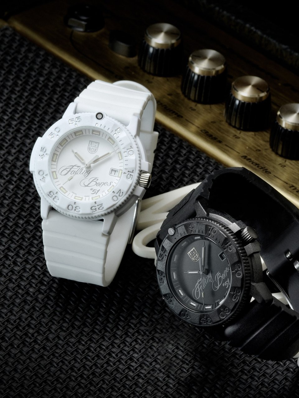 ルミノックス「フォーリングボーンズ」最終章モデルを発売～岩城滉一氏