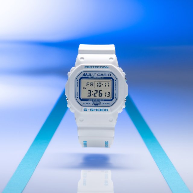 BABY-G” がハローキティ50周年を記念し1974年誕生当時をイメージした
