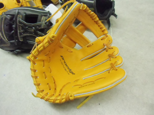 広島東洋カープ菊池涼介選手モデル他 SSKグラブ入荷しています