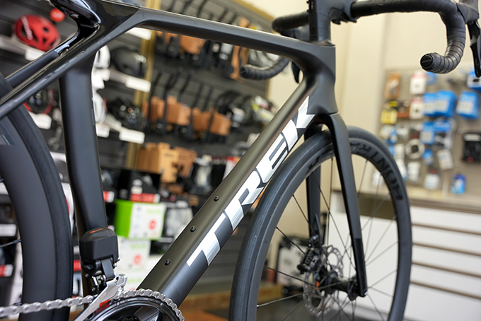 TREK MADONE SL6 GEN8 Matte Dark Web | トライアスロンのことなら