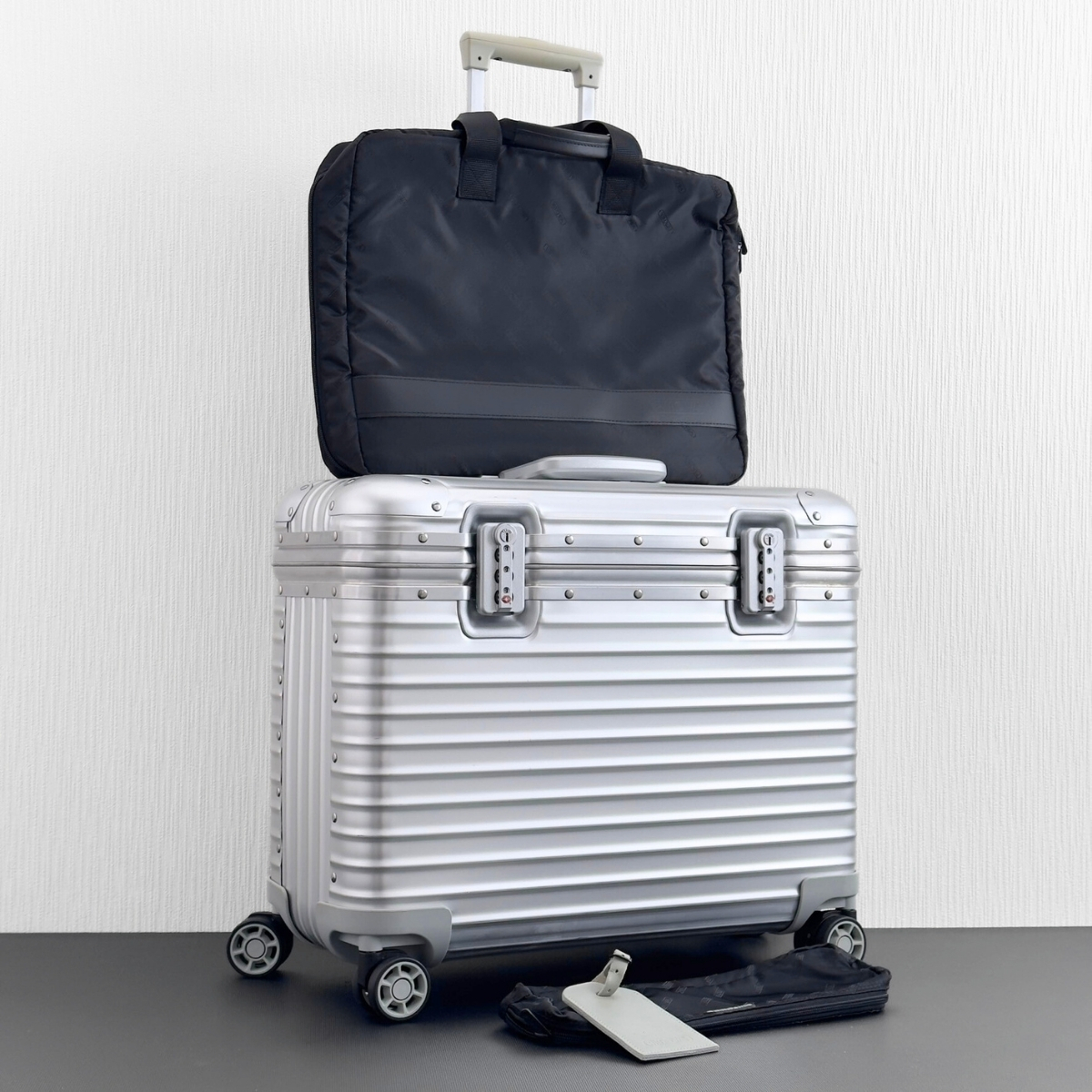 Yahoo!オークション -「rimowa pilot」(リモワ) (スーツケース
