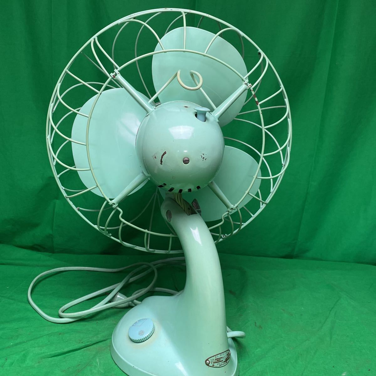 z302 昭和レトロ 日立扇風機 金属ボディ HITACHI A C DESK FAN M-6036B