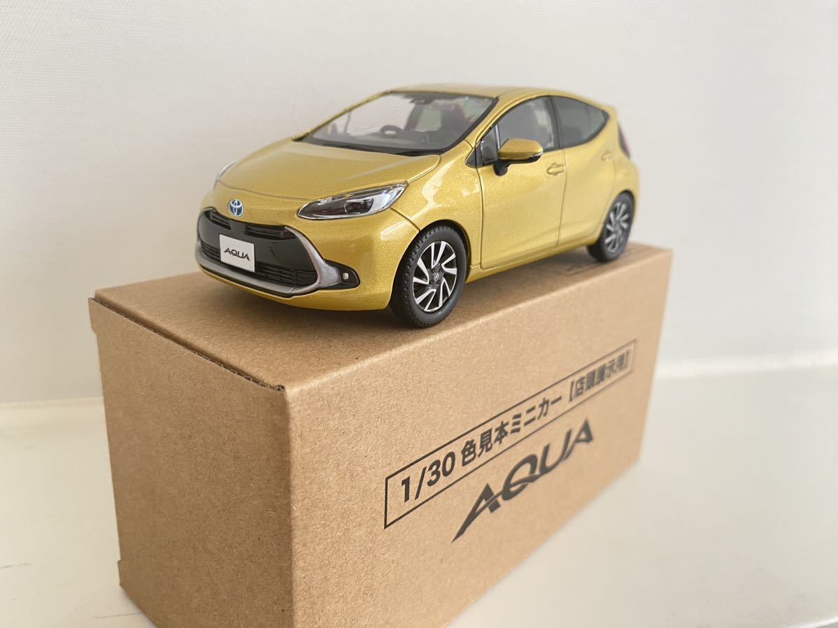 Yahoo!オークション - 送料込み トヨタ 新型 アクア ミニカー 1/30 ブ