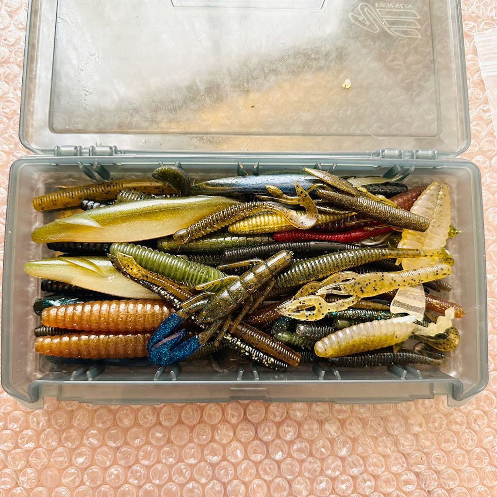 送料無料『バス釣り 人気ブランドワーム 約60本セット ケース付き ②