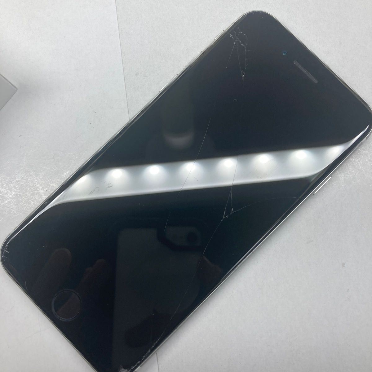 iPhone SE2 第二世代 64GB SIMフリー ホワイト バッテリー最大容量86