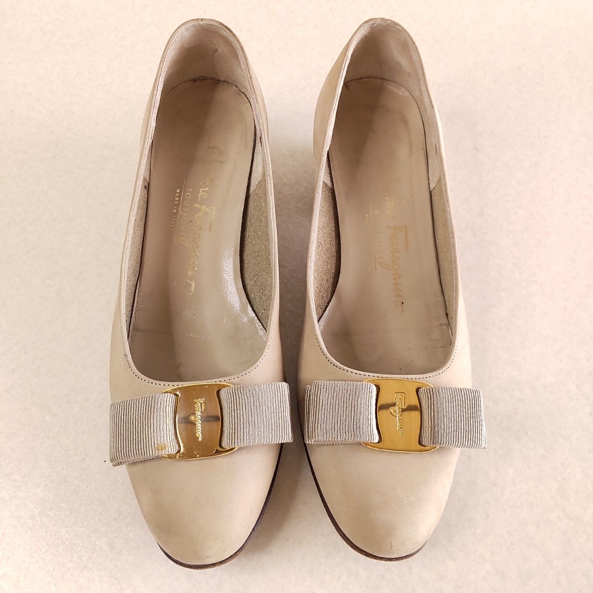 Ferragamo フェラガモ パンプス 23cm ベージュ ヌバック ヴァラ｜Yahoo