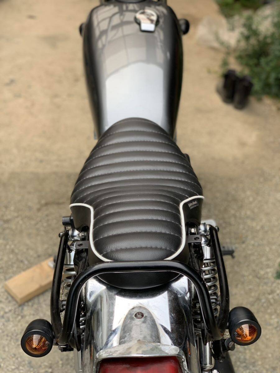 SR400 シート 黒白 Nitro Heads タックロール コブラシート ボバー