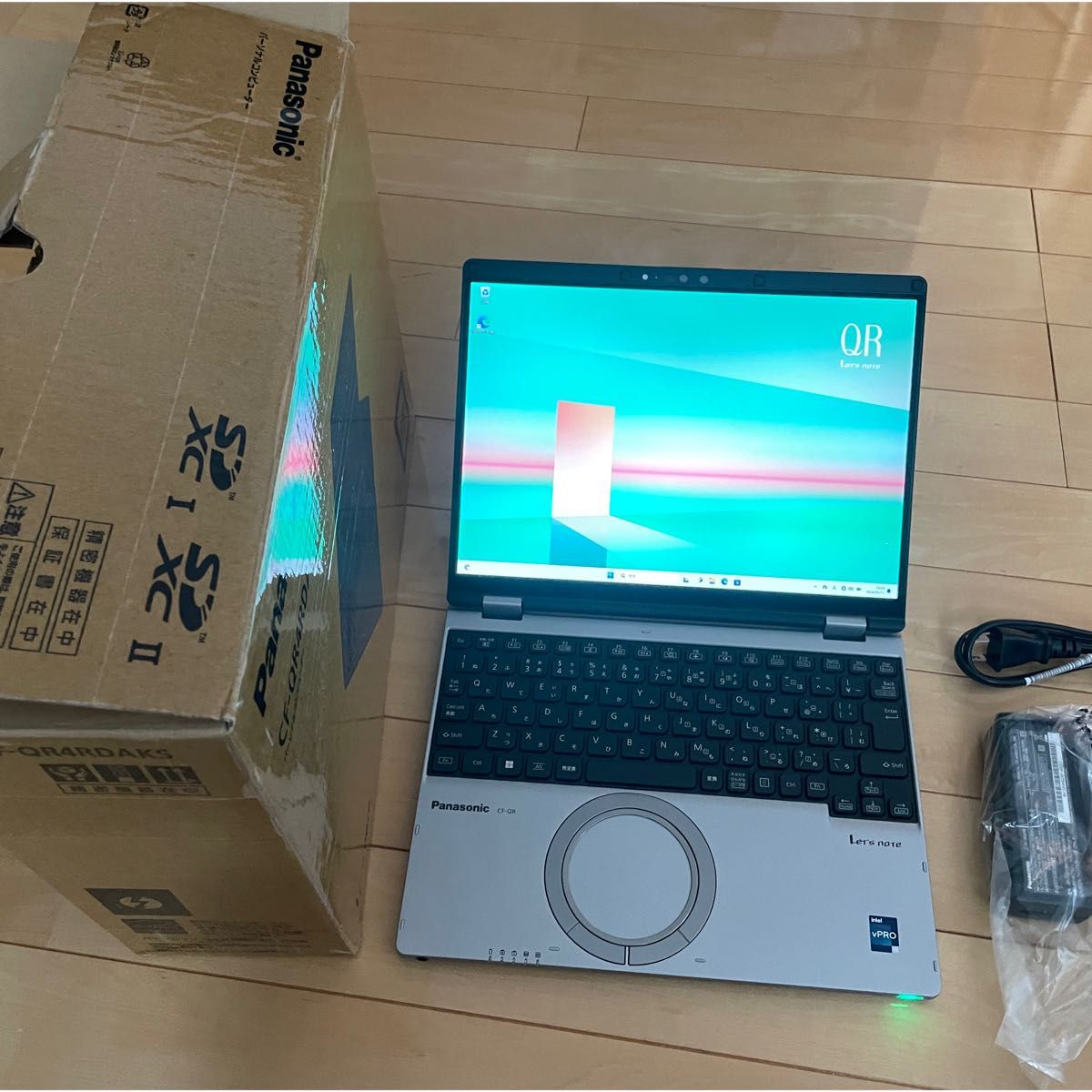 未使用品 最新機種 レッツノート CF-QR4 メモリー16GB SSD256GB office