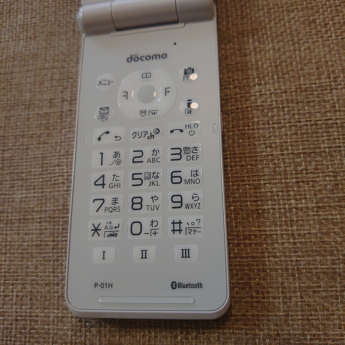 新品未使用 P-01H docomo ホワイト サブ メイン画面に購入時のフィルム