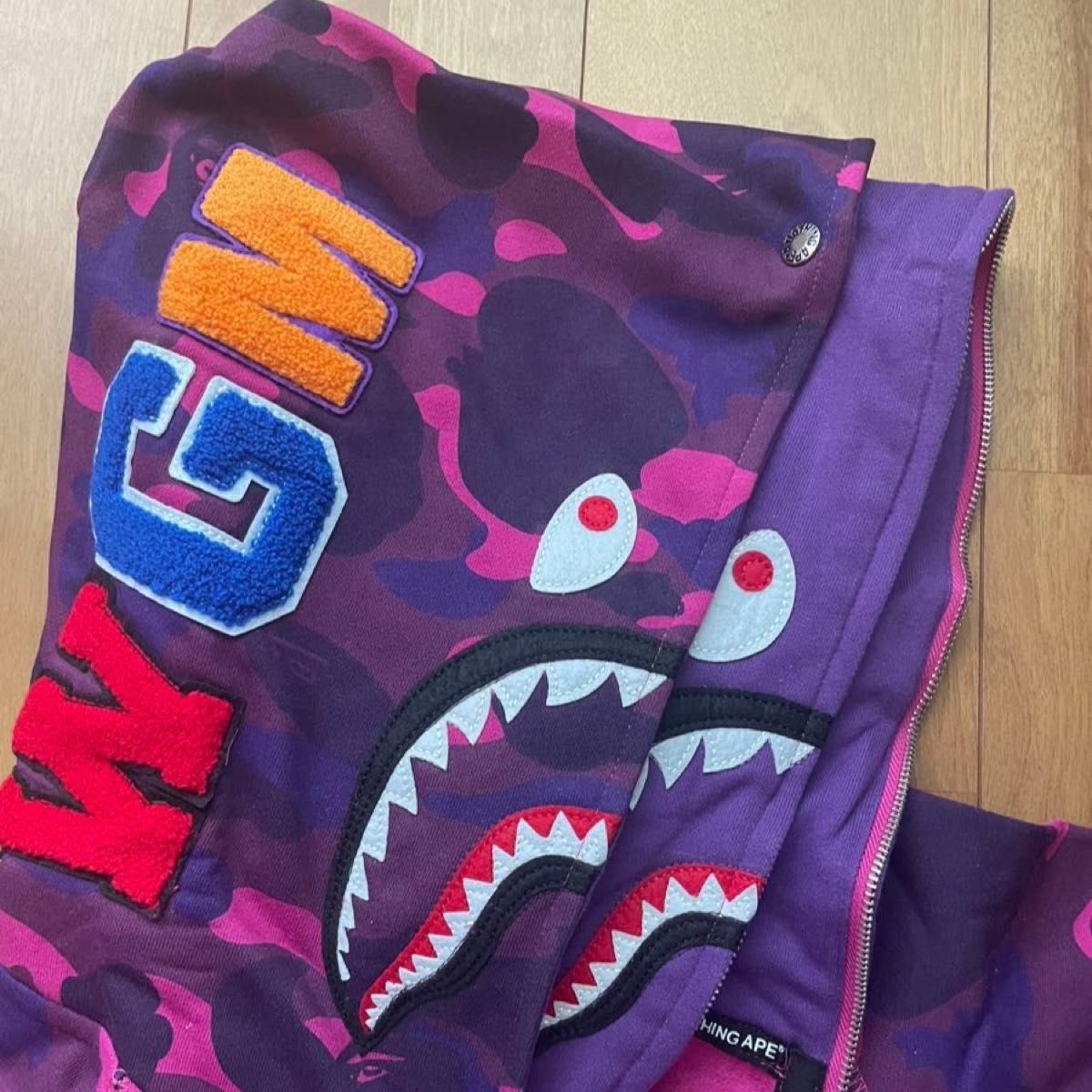 難ありお安く 値段交渉OK A BATHING APE エイプ シャークパーカー 紫