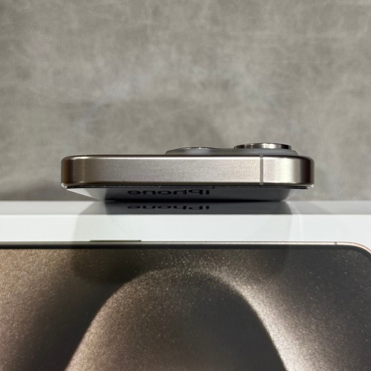 ケース付き iPhone 15 Pro 256GB ナチュラルチタニウム Simフリー