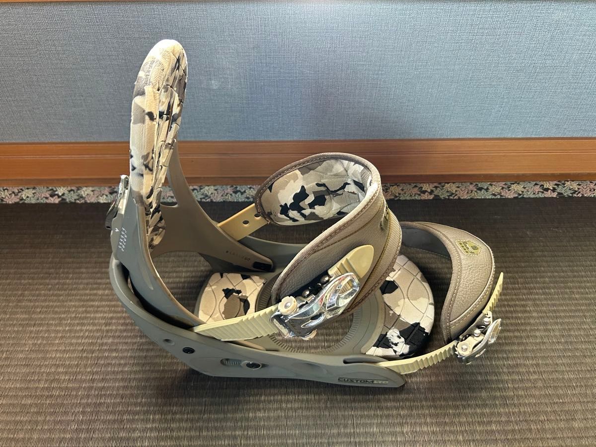 スノーボードビンディング BURTON 男性用 Mサイズ CUSTOM 迷彩柄