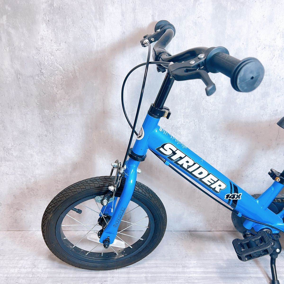 美品 STRIDER ストライダー 14X ブルー スタンド付 青 子供用自転車