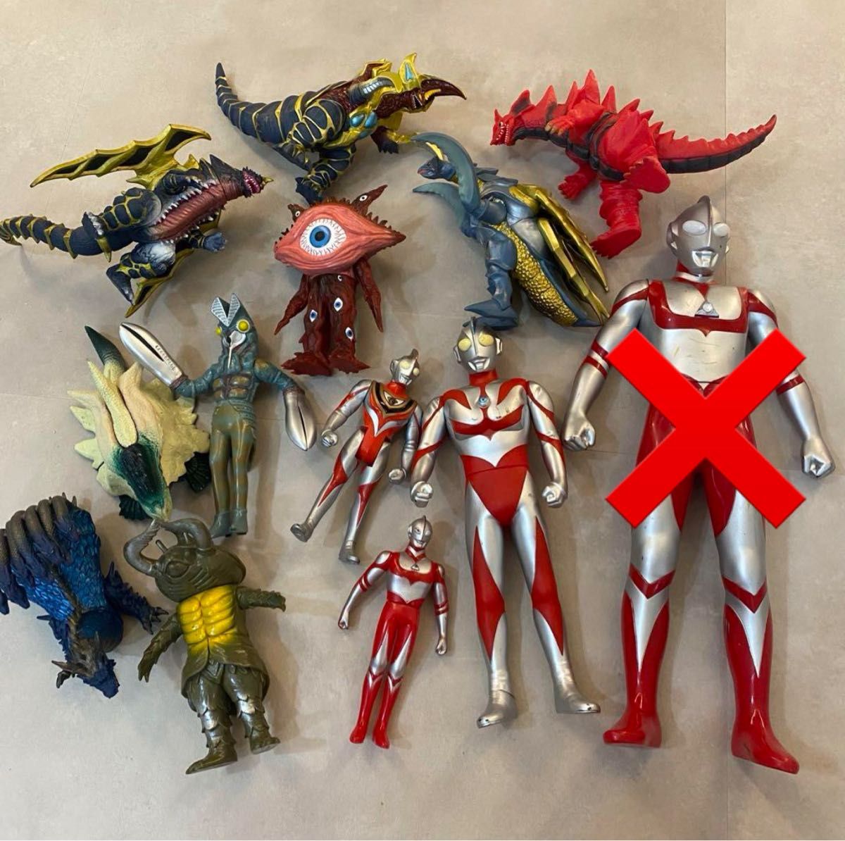 ウルトラマン 怪獣 12体 フィギュア ソフビ まとめ売り｜Yahoo!フリマ