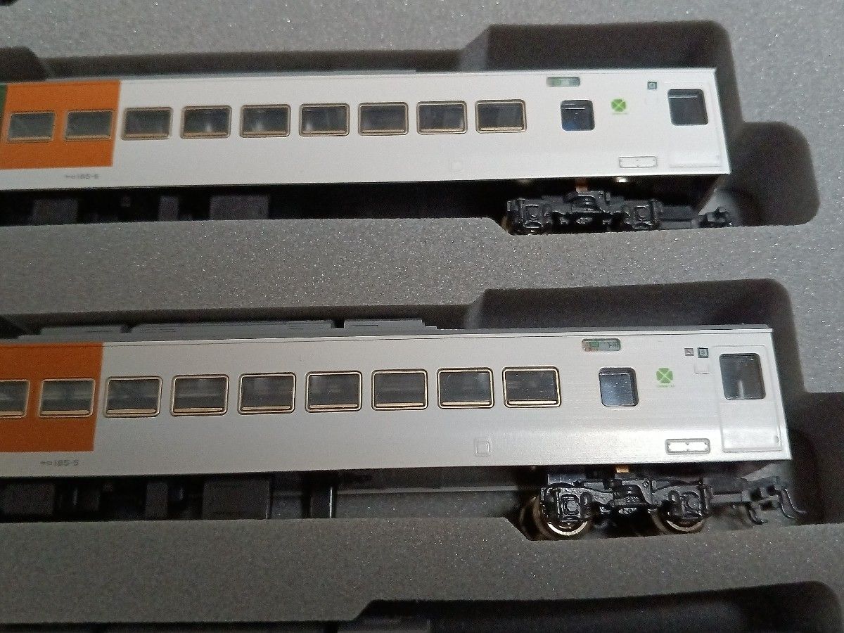 NゲージKATO 185系電車「踊り子」新塗色 8両基本セット 2両増結セット
