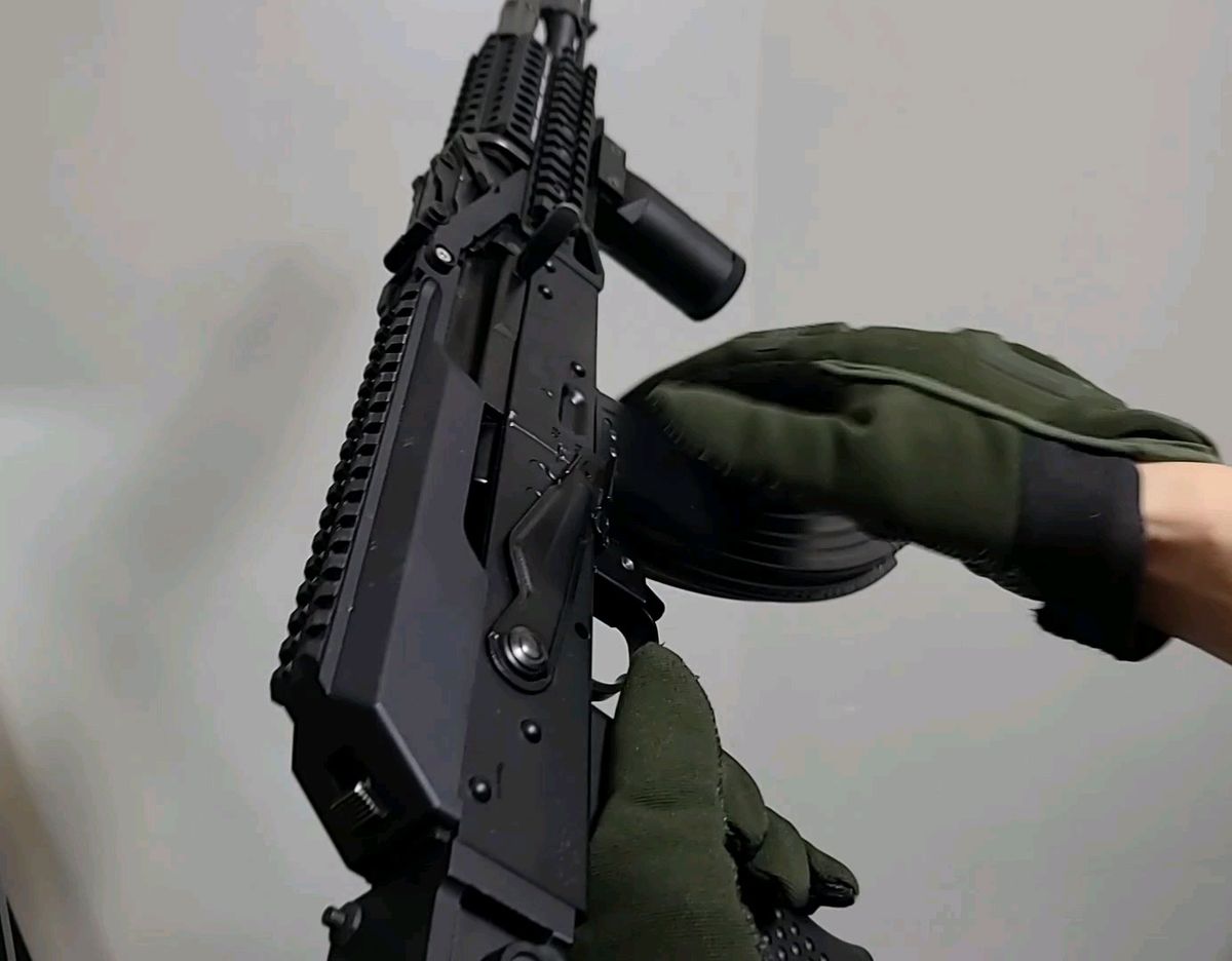 東京マルイAKM ガスブローバック Zenitカスタム タルコフ FSB Alpha
