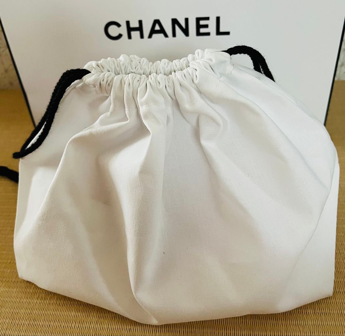 CHANEL シャネル ノベルティ 巾着ポーチ 白 ホワイト｜Yahoo!フリマ