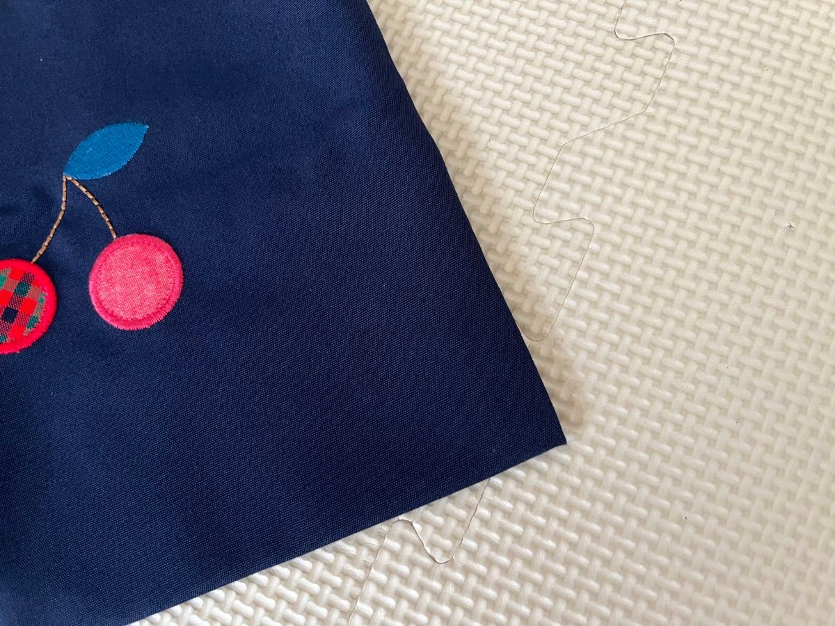 美品 familiar ファミリアレッスンバック さくらんぼ柄 刺繍 レッスン
