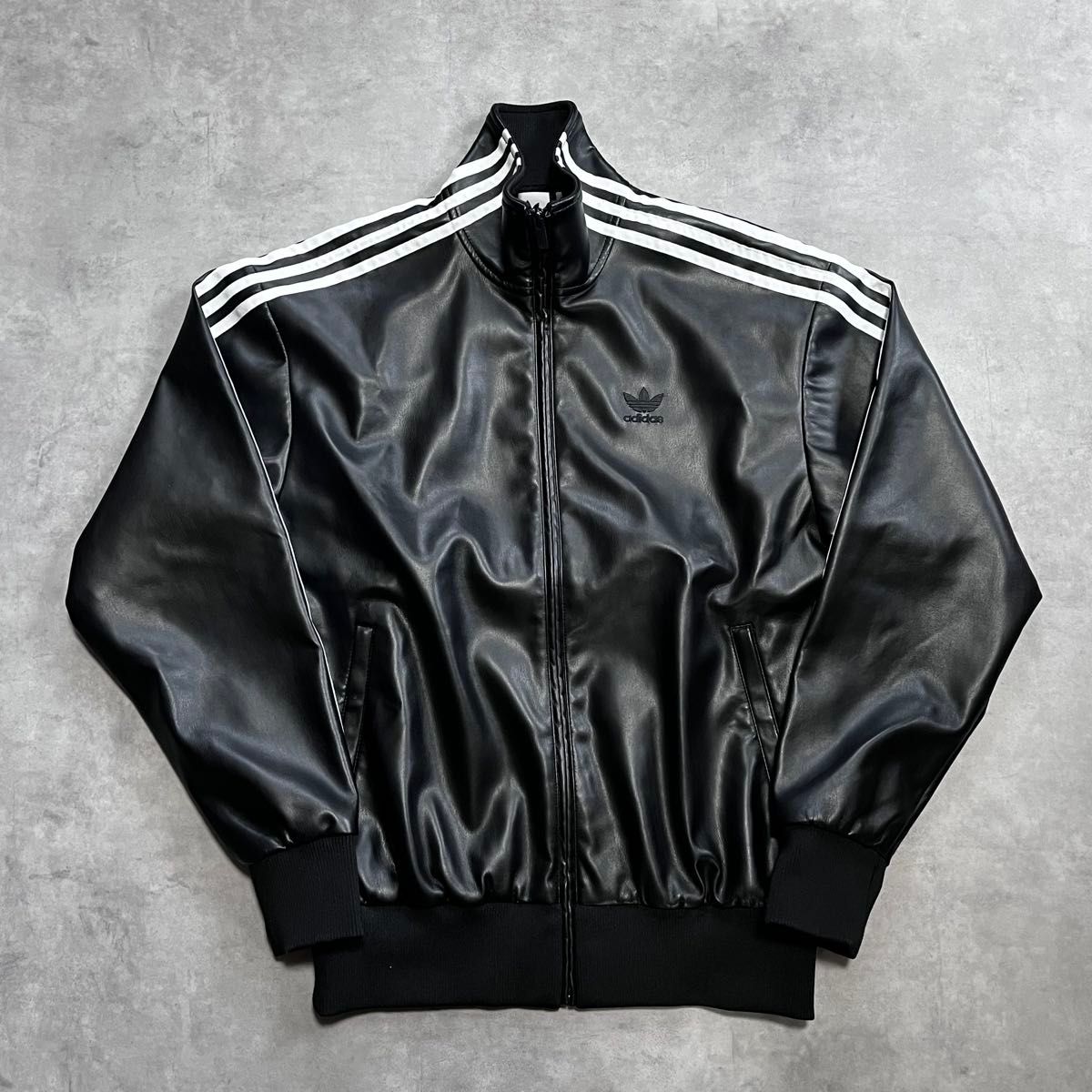 窪塚洋介さん着用】 新品タグ付き adidasフェイクレザートラック