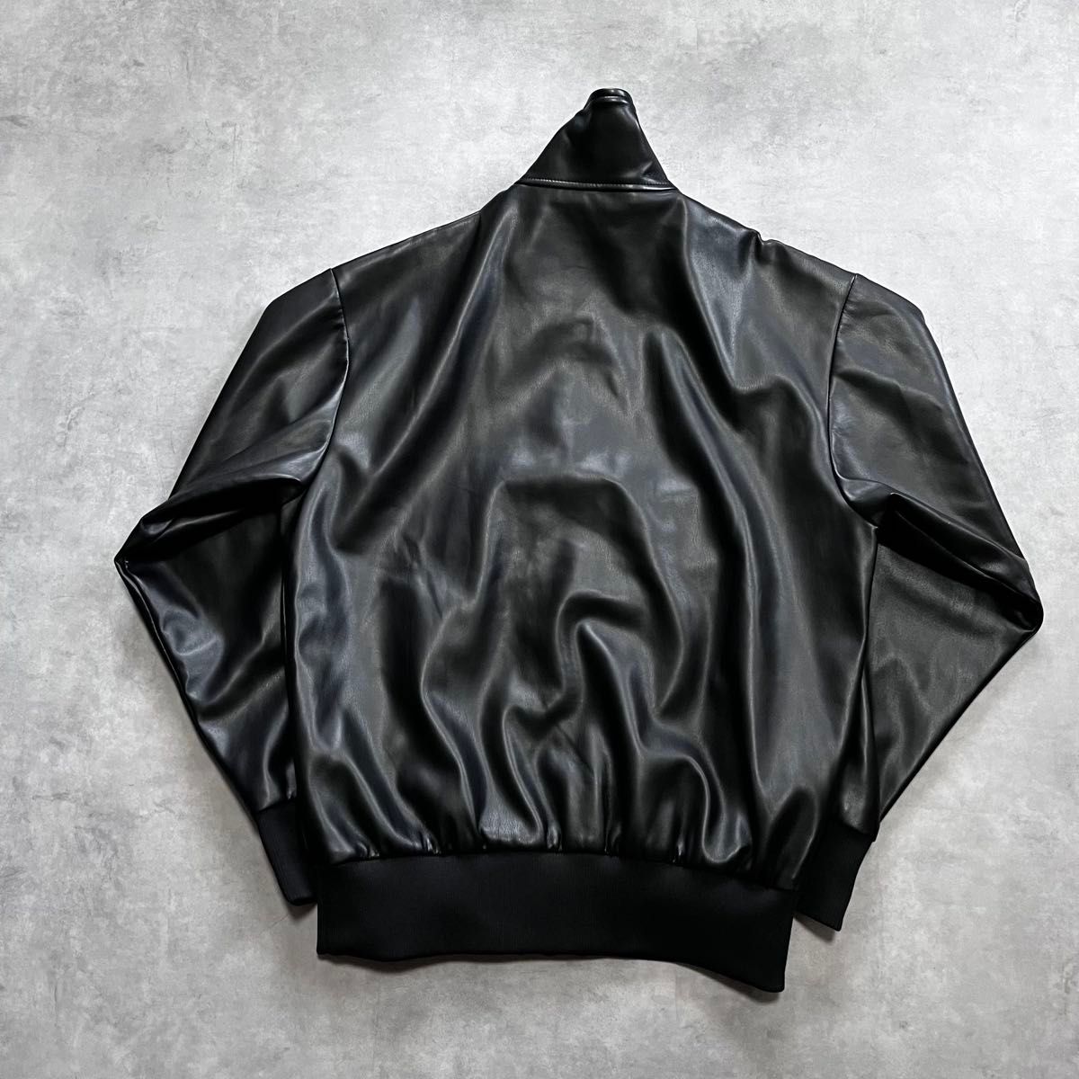 窪塚洋介さん着用】 新品タグ付き adidasフェイクレザートラック