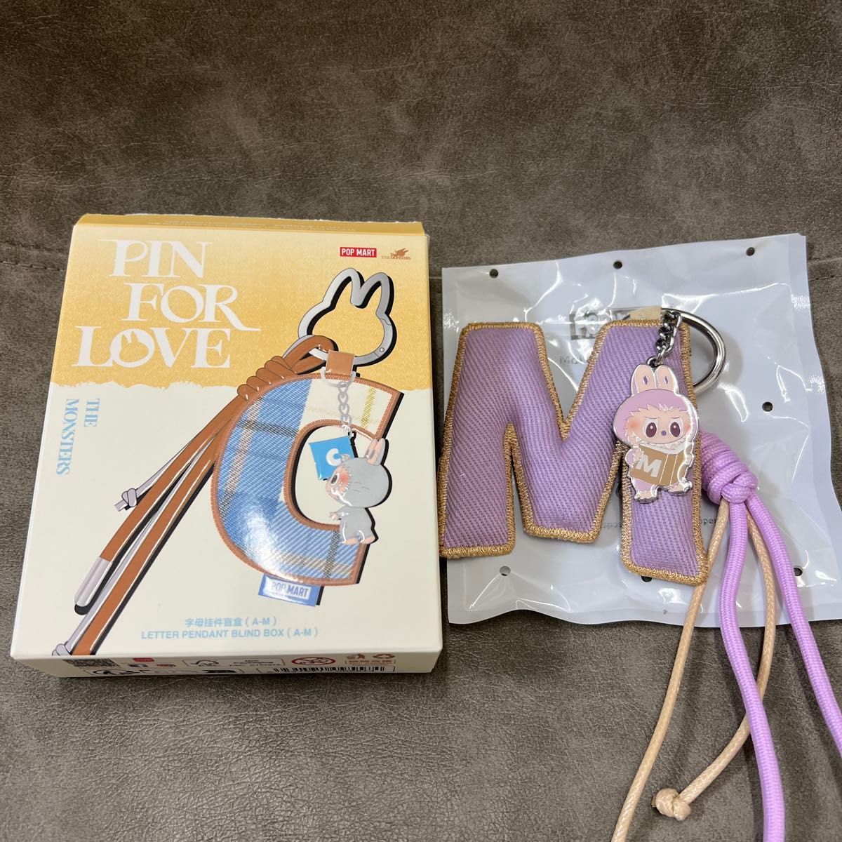 M】ラブブ PIN FOR LOVE イニシャル アルファベット キーリング｜Yahoo