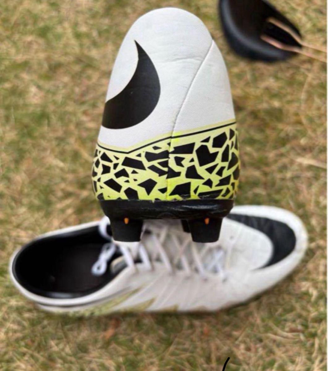 NIKE サッカースパイク 白黒｜Yahoo!フリマ（旧PayPayフリマ）