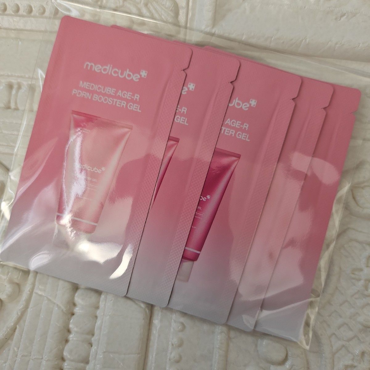 正規品】【新品】入手困難 medicube ブースタープロ 美顔器 エンジェル