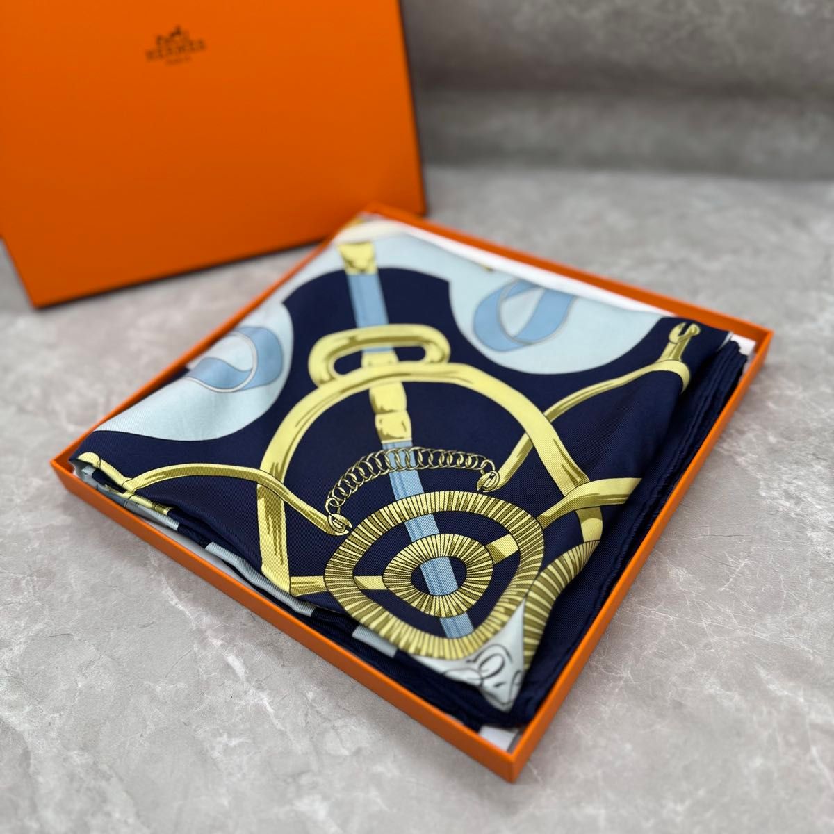 HERMES スカーフ カレ90 青 HERMS エルメススカーフ カレ90 エプロン
