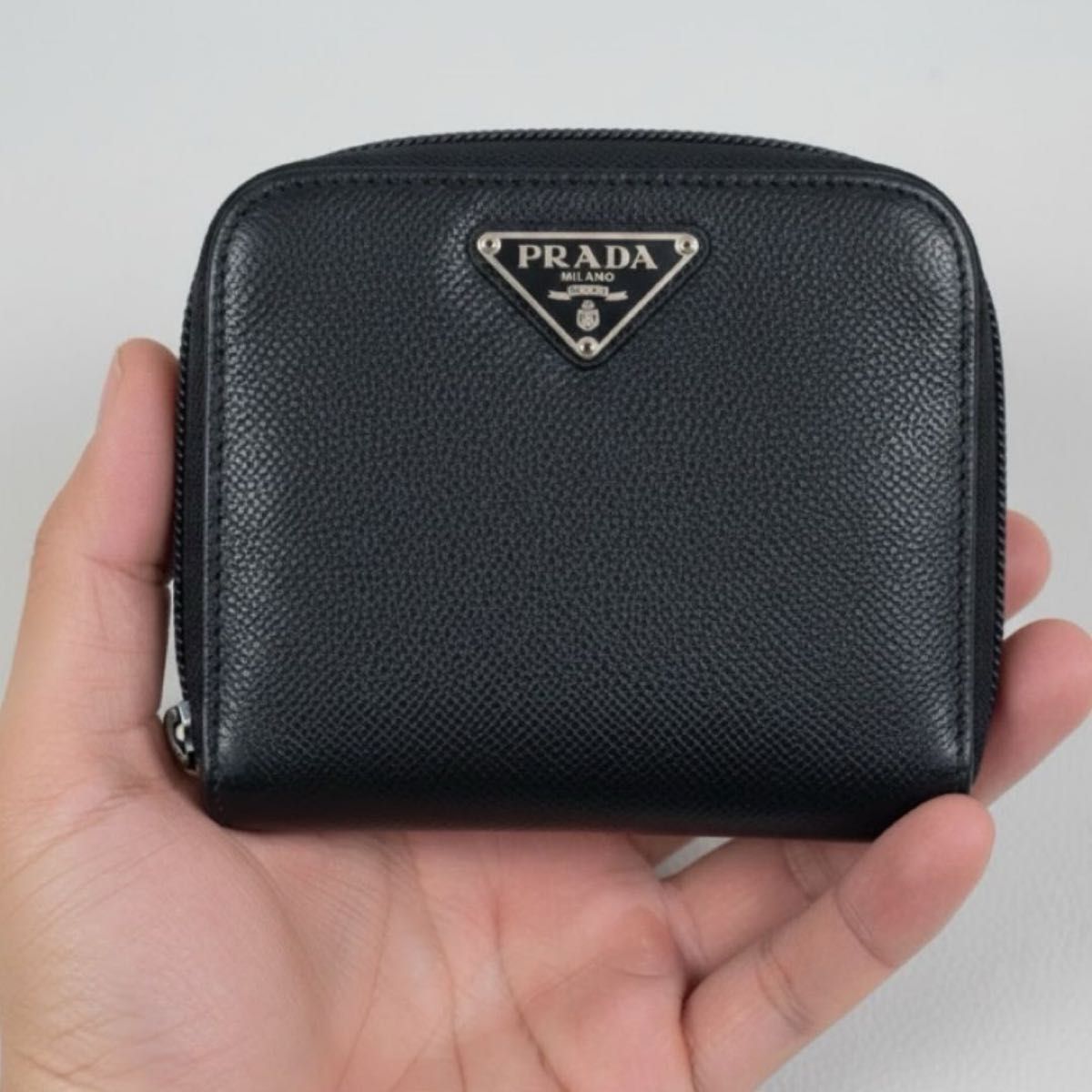 PRADA プラダ サフィアーノ レザー 二つ折り財布 ブラック 黒 ラウンド