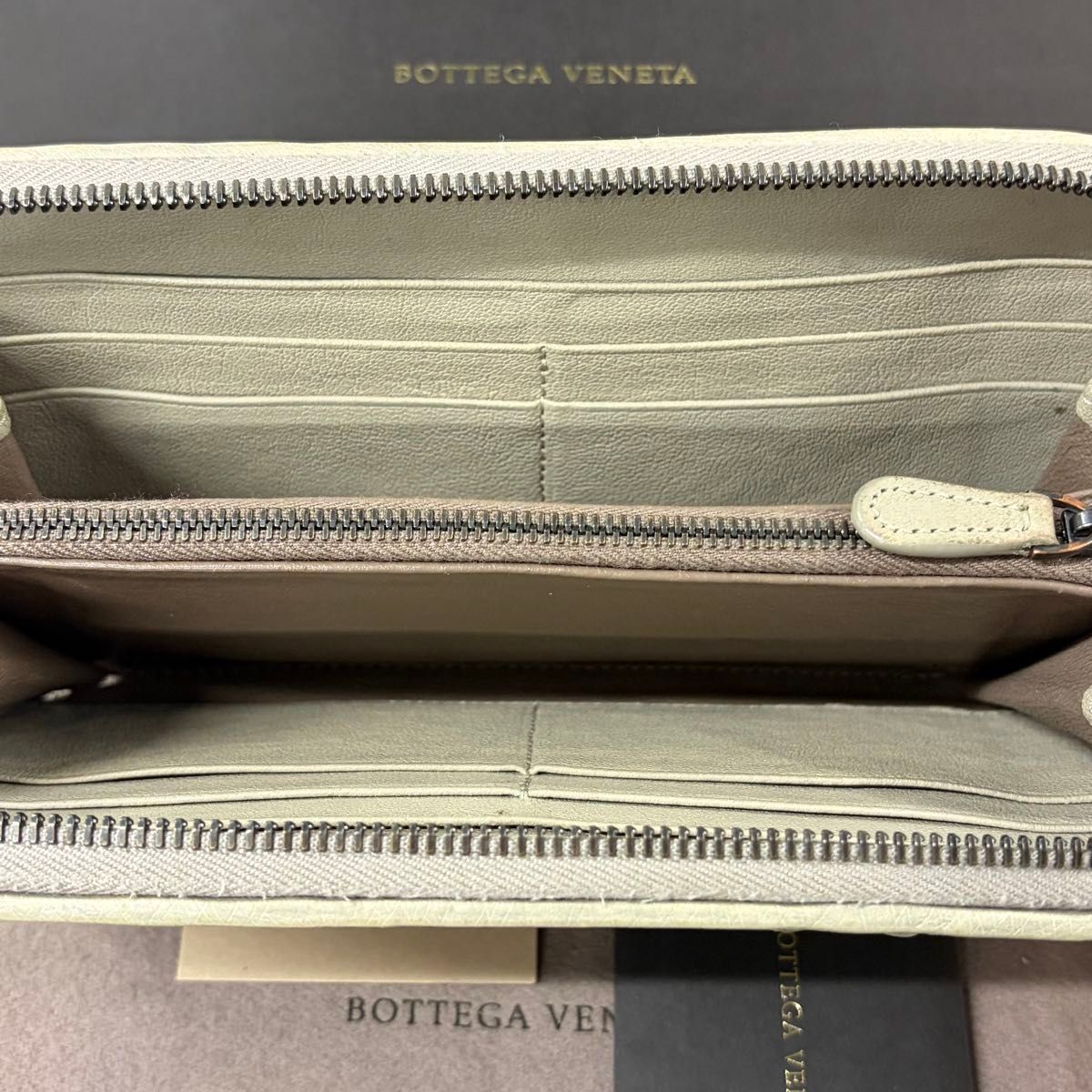 新品同様 希少 ボッテガヴェネタ BOTTEGA VENETA 長財布 イントレ