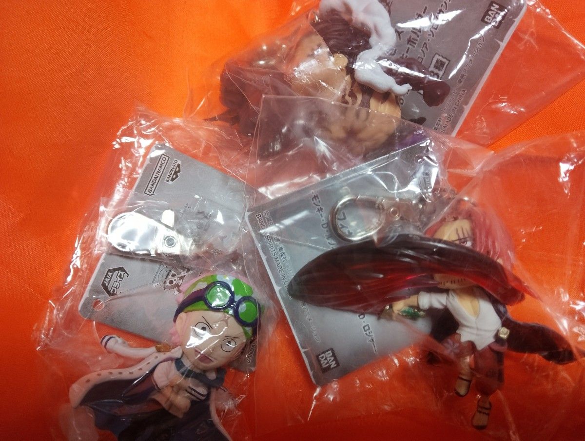 ONEPIECE フィギュアキーホルダー シャンクス コビー モンキー・ D