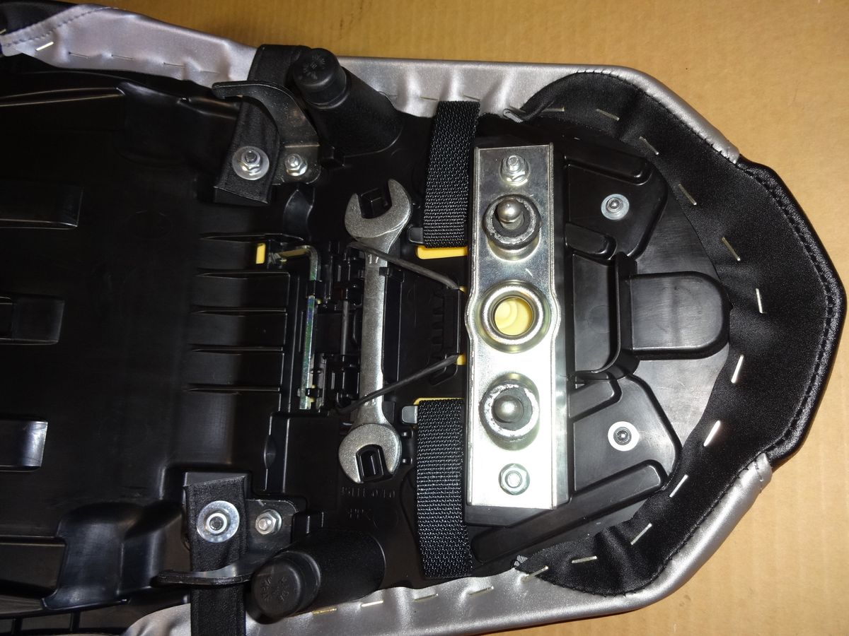 美品 SUZUKI GSX-S1000S KATANA GT79B 純正シート スズキ 新型 カタナ