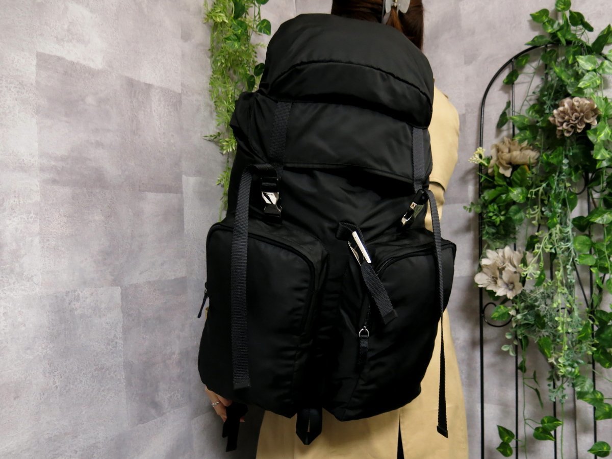 Yahoo!オークション - 美品 PRADA プラダ V136 三角プレートロゴ ポコ