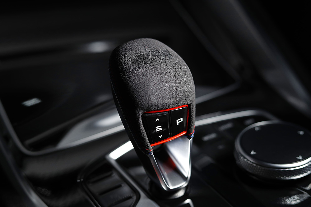 アルカンターラで内外装を覆ったBMW「XM」のワンオフモデル | AQ