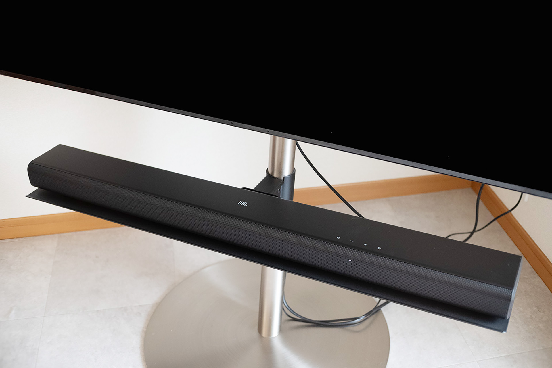 3万円切りなのに“家が劇場気分”サウンドバー！JBL「CINEMA SB580 All