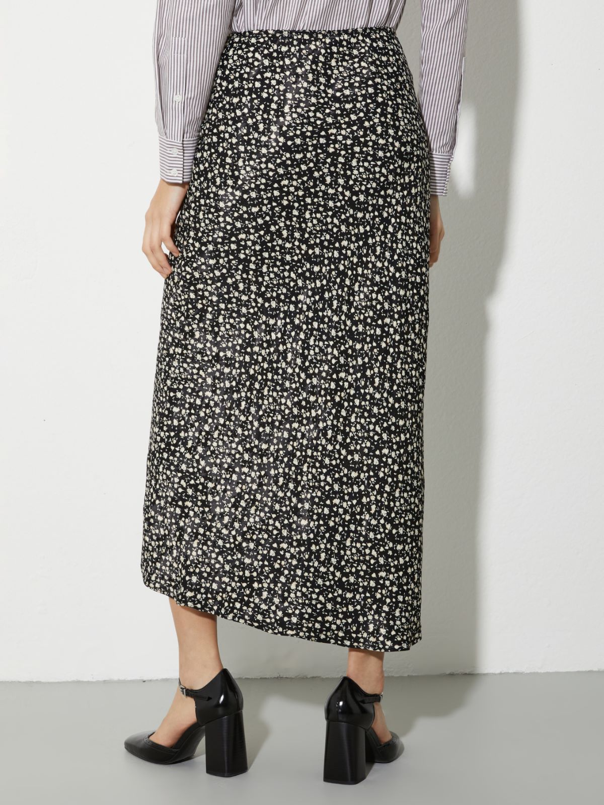 Floral jacquard midi skirt, black | MAX&Co.