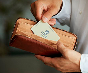 ラウンドファスナーハニーセル長財布 | キプリス（CYPRIS）