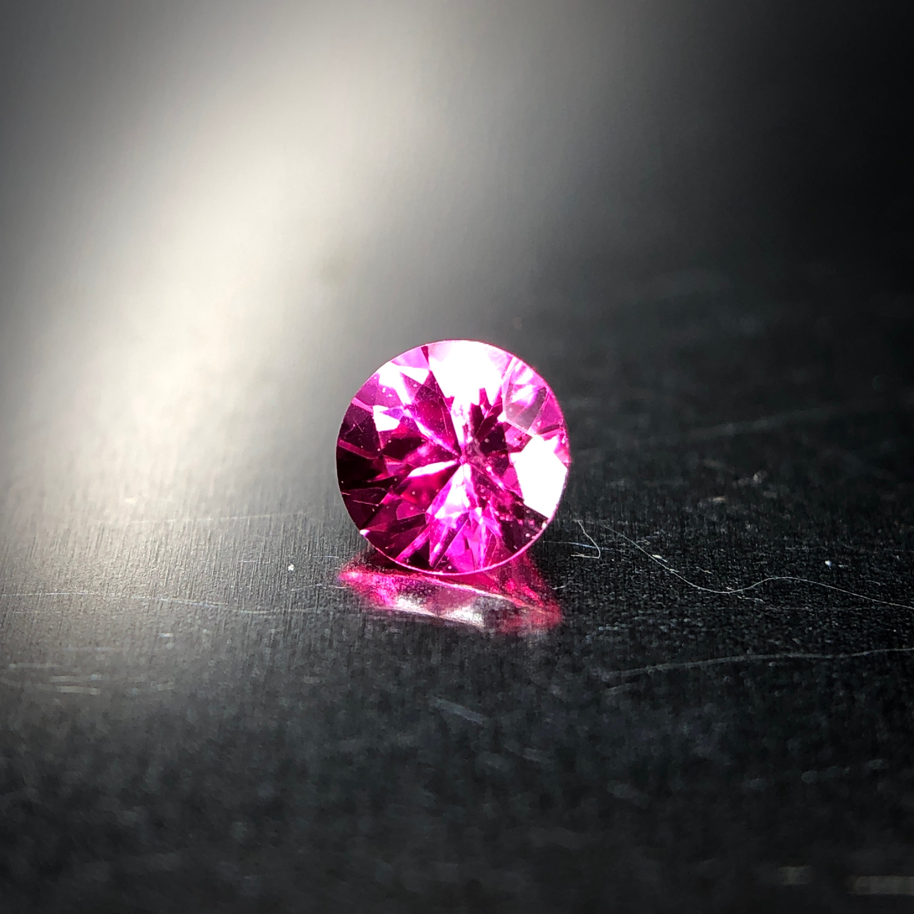 ネオン溢れるホットピンクカラー 0.13ct タンザニア産 天然 アヤナ