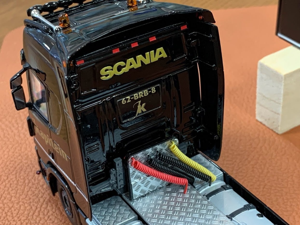 WSI 1/50 スカニア Rハイライン |CR20H 4X2ボックストレーラー J