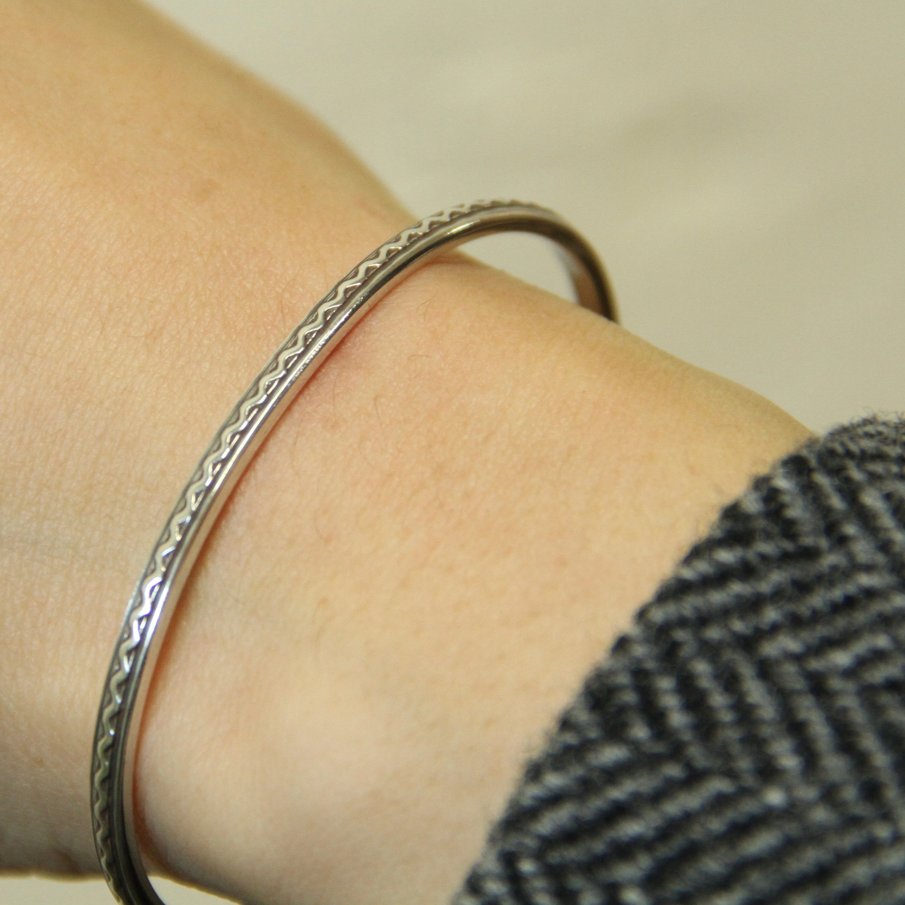 ERICKA NICOLAS BEGAY【 womens 】 stamp bangle 02 / S size | Terminal