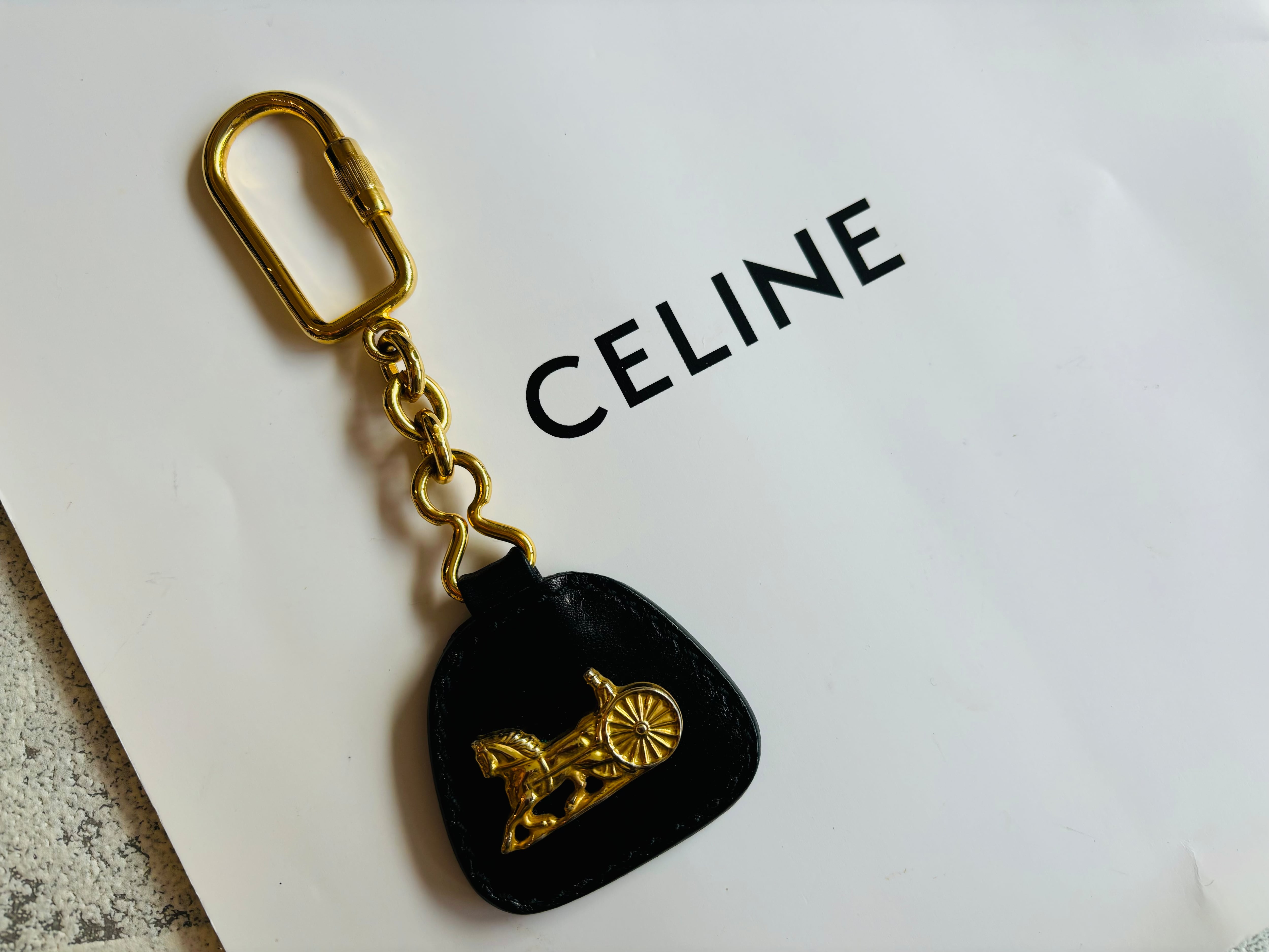 CELINE 馬車チャーム レザー キーリング ブラック | Petit luxe Vintage